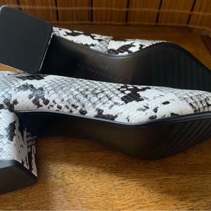 New Zara trafaluc snake skin block heels